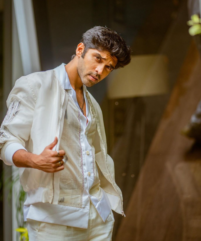 Dhruv Vikram's Net Worth